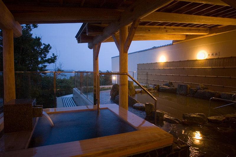 Open-air bath "Kishu Minabe Senrihama Onsen"