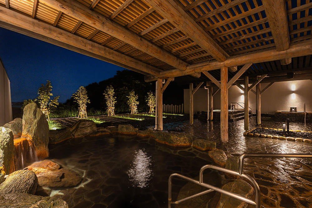 Open-air bath "Kishu Minabe Senrihama Onsen"