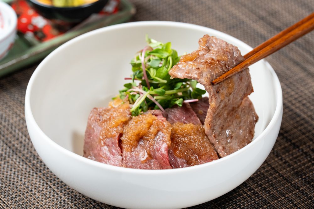 【4月～9月限定】「熊野牛ミニステーキ丼」別注料理を販売